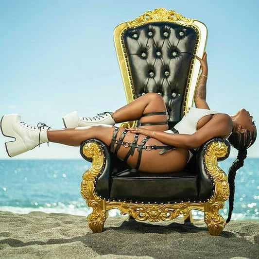 Black & Gold Throne Chair
