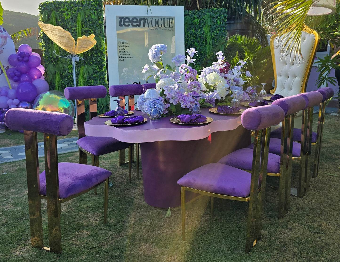 Curvaceous Table (customizable)