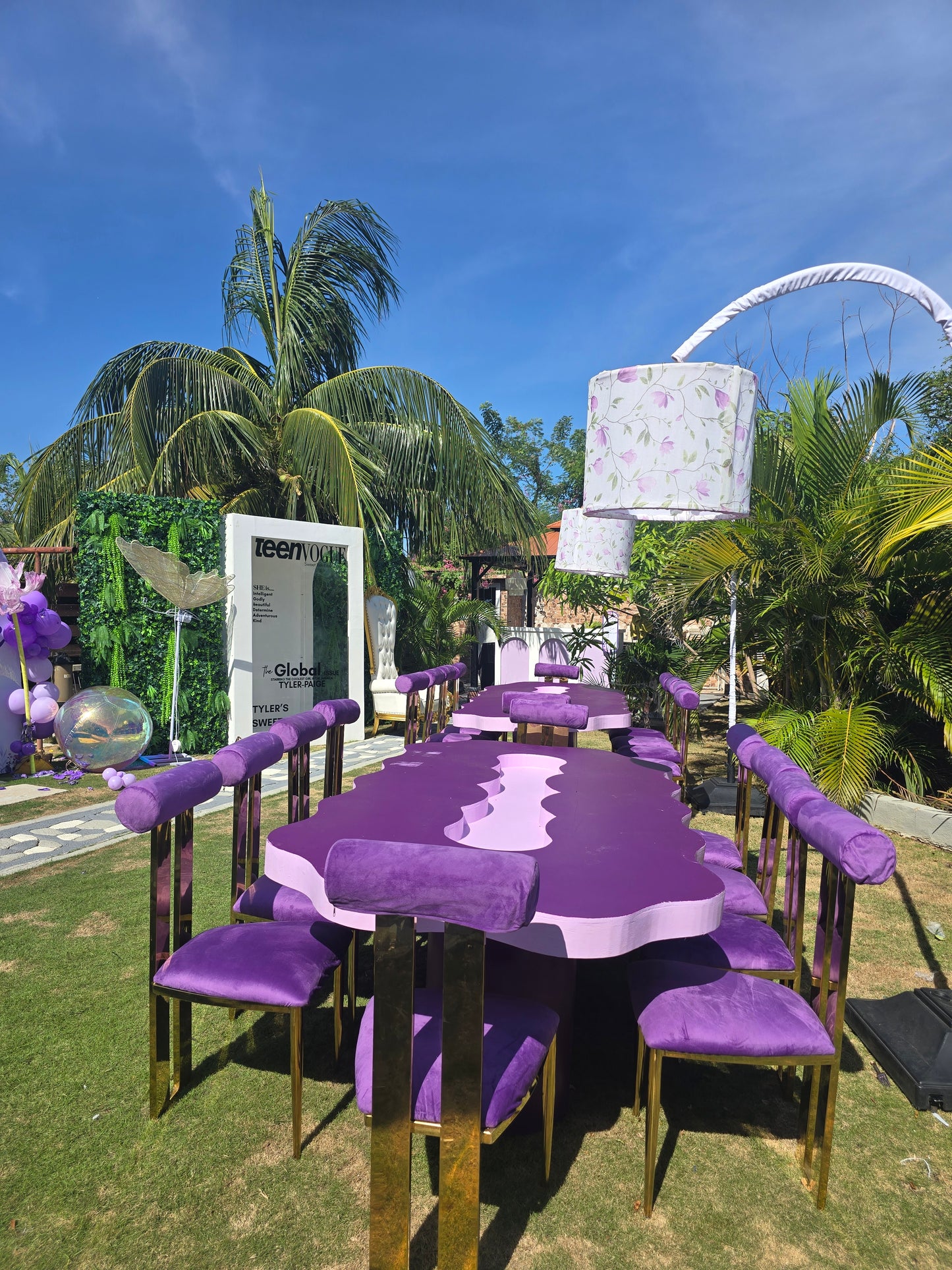 Curvaceous Table (customizable)