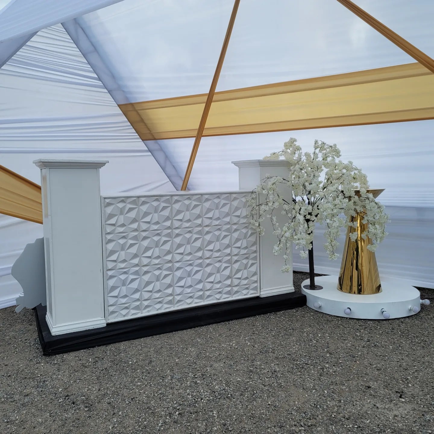 8ft White Diamond Cut Bar