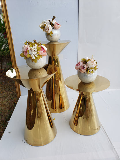 Soild Gold Bistro Cake Table