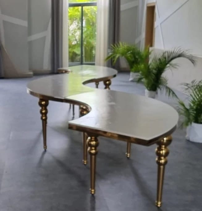 The Milani O Table